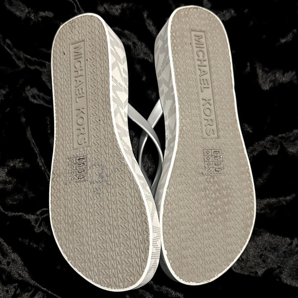 COPY - Michael Kors Flip Flops - Picture 4 of 4